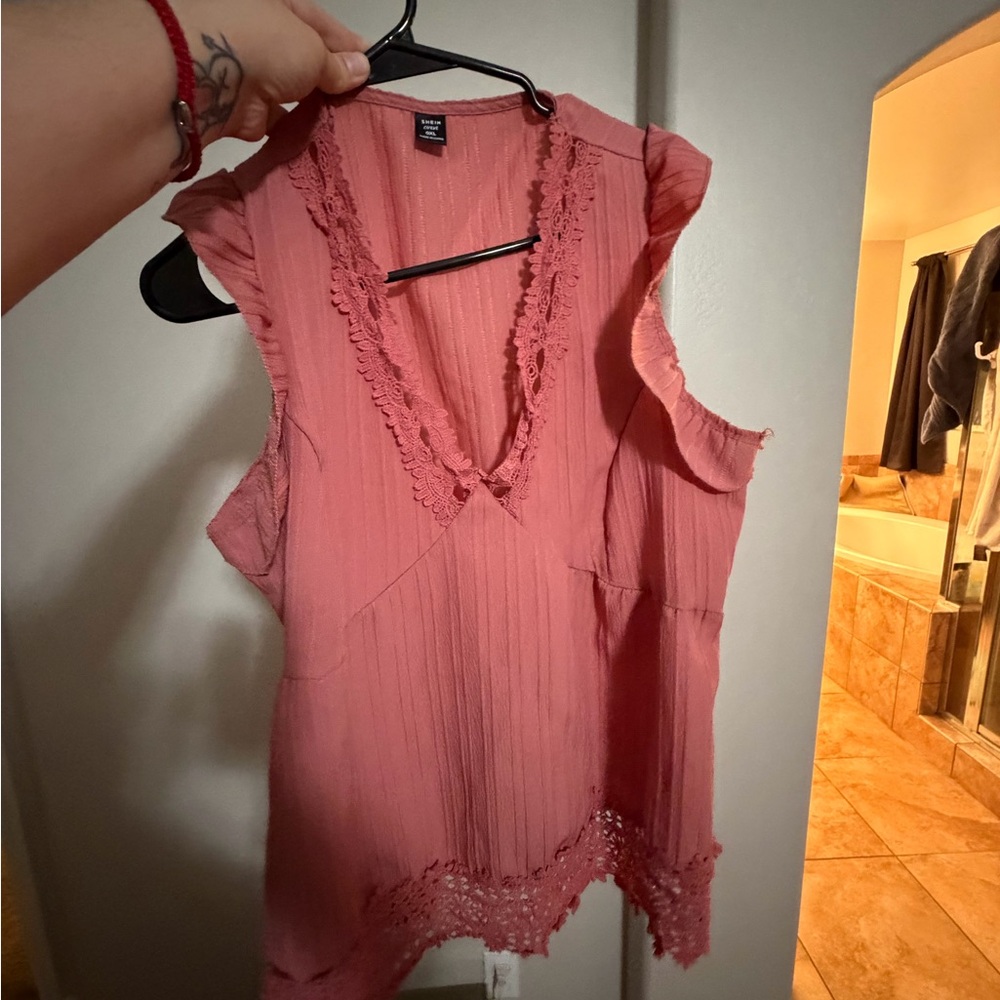 SHEIN Rose-Pink Lace Trim V-Neck Sleeveless Camisole